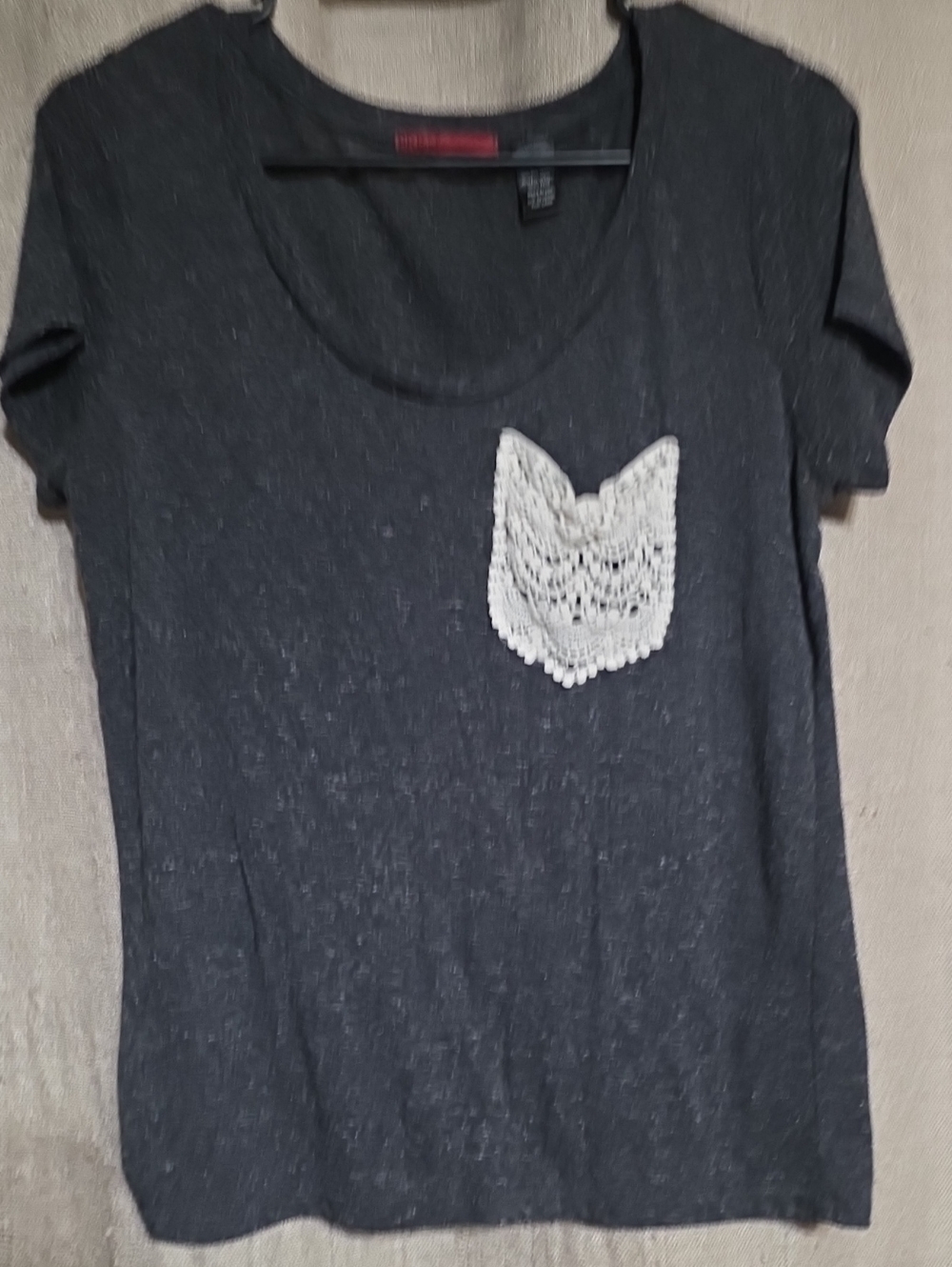 BKE RED SZ S Women's Charcoal Tee with White Crochet Pocket